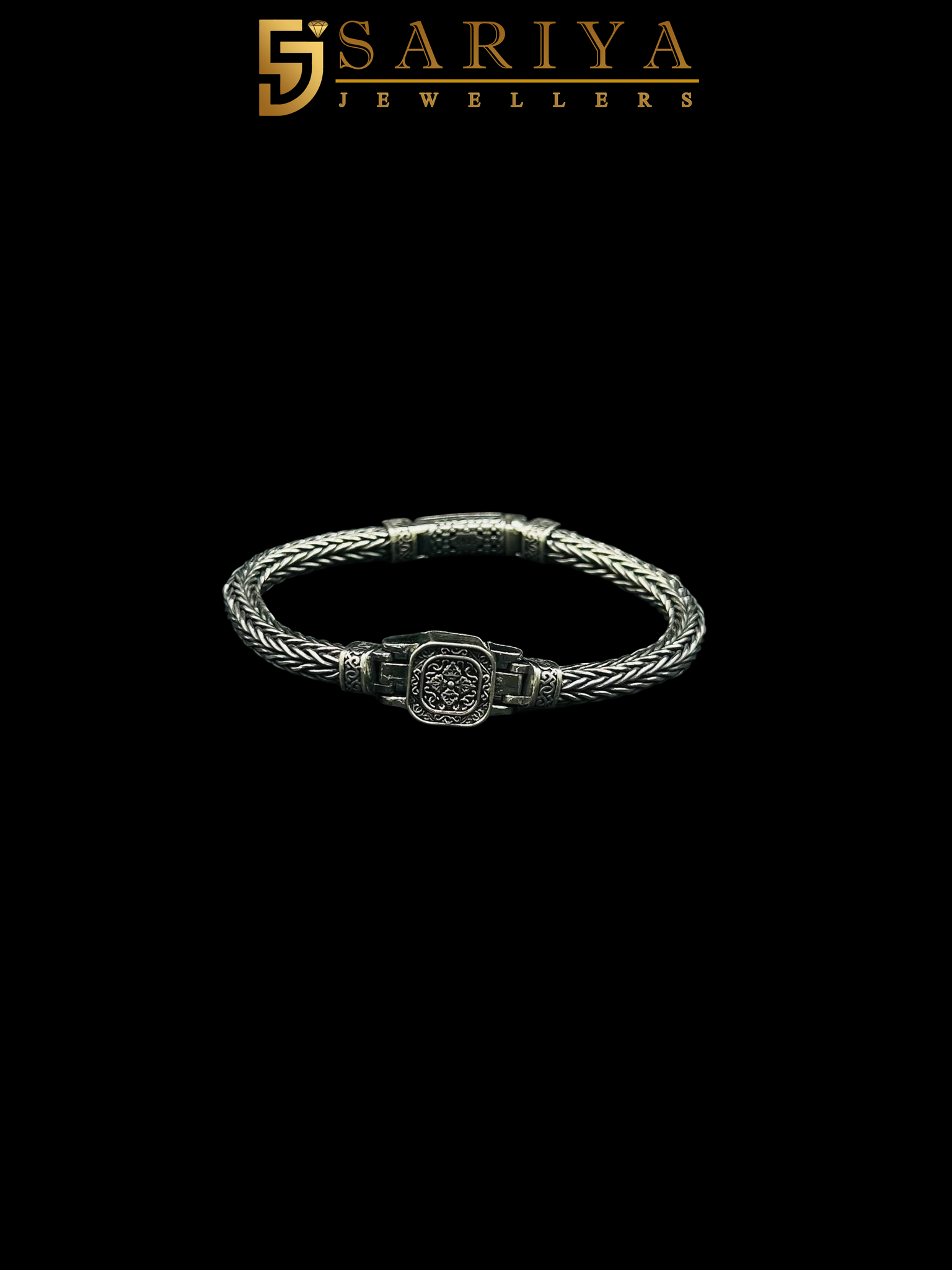 Grab yours today and elevate your style with this trendy 925 silver bracelet!

